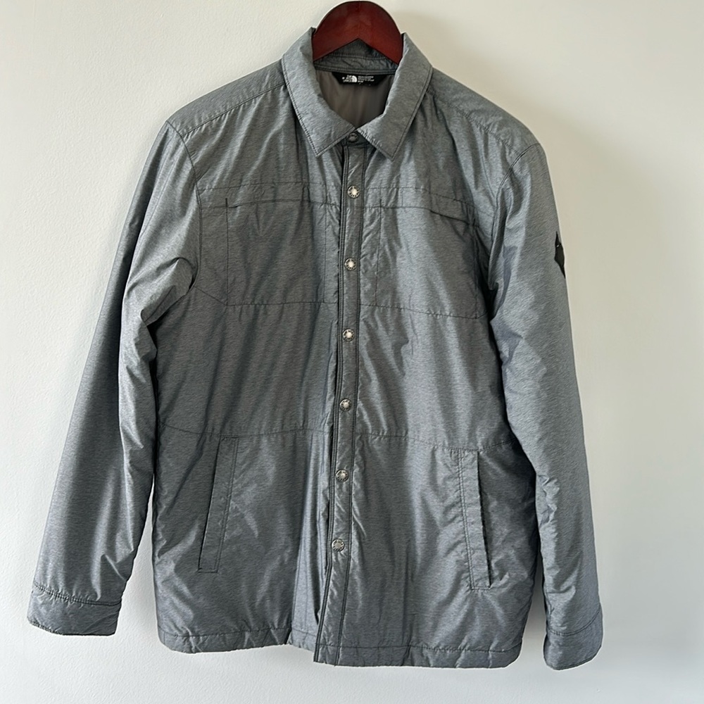 North Face Gray Lightweight  Snap Button Closure Jacket Size Medium